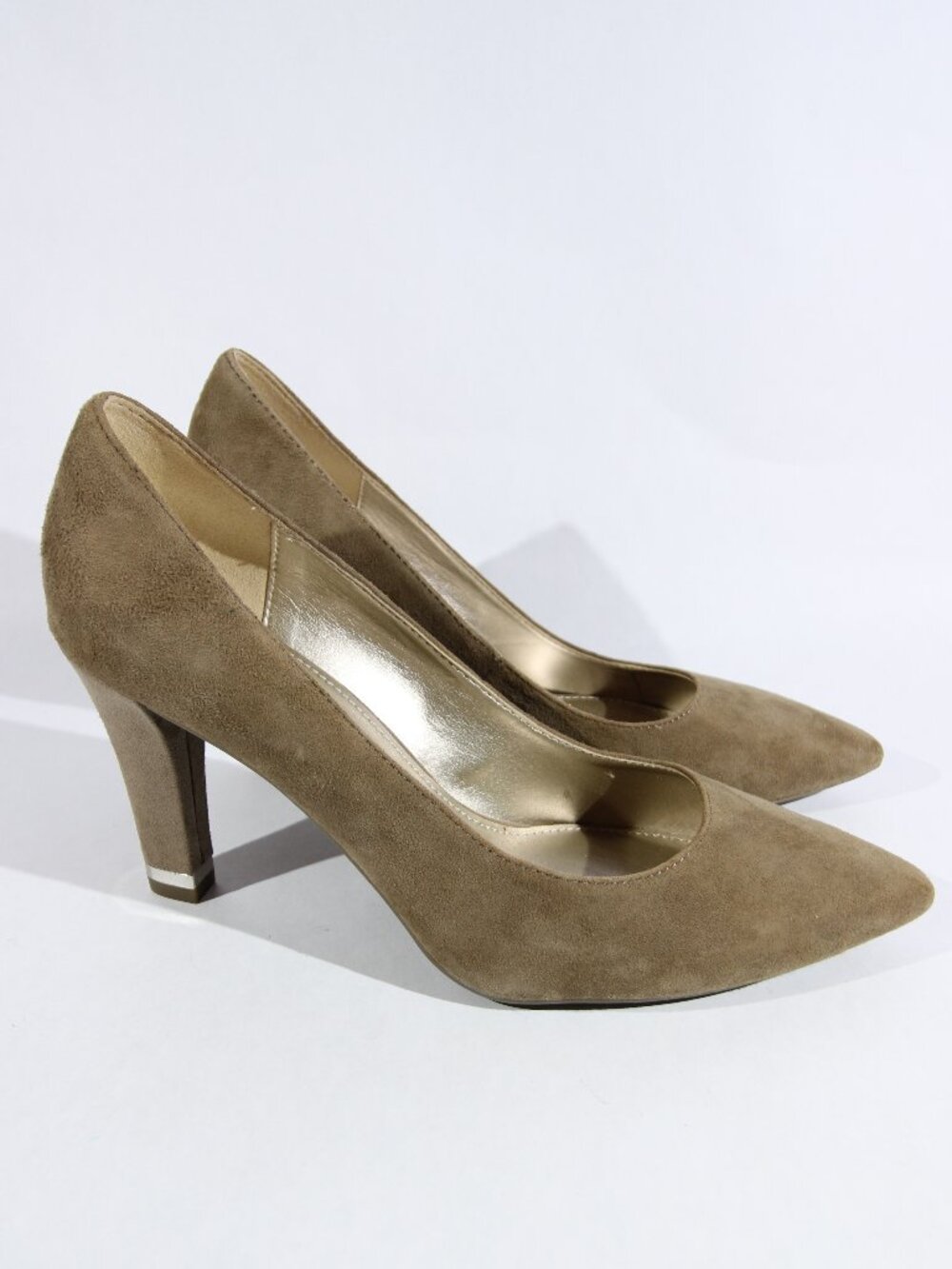NWOT Anne Klein Khaki-Tan Suede Pumps with a Pointed Toe Design (Never Worn)